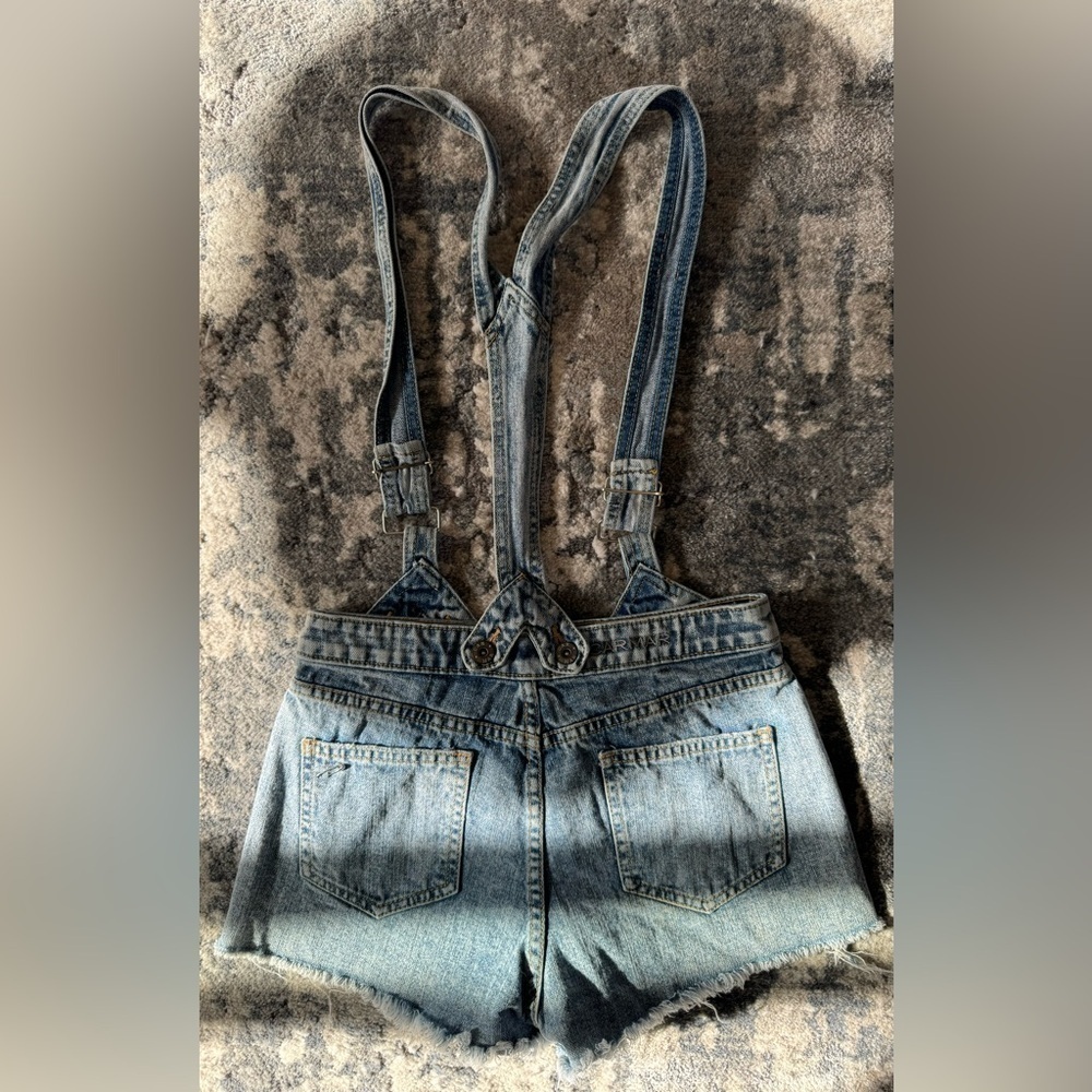 2 in 1 Convertible Removable Overall Shortall
Carmar Denim Short Distressed - Picture 6 of 9